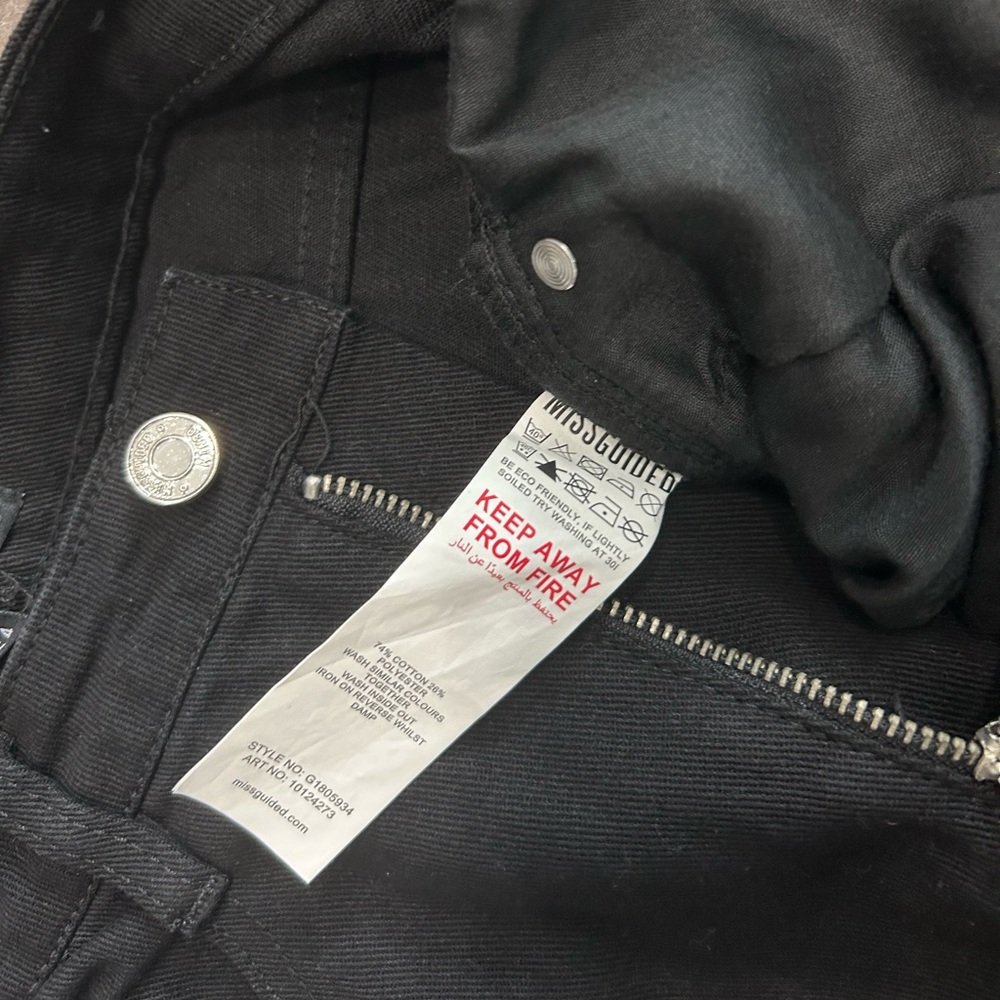 Missguided Riot High Rise Mom Jean - Picture 4 of 6